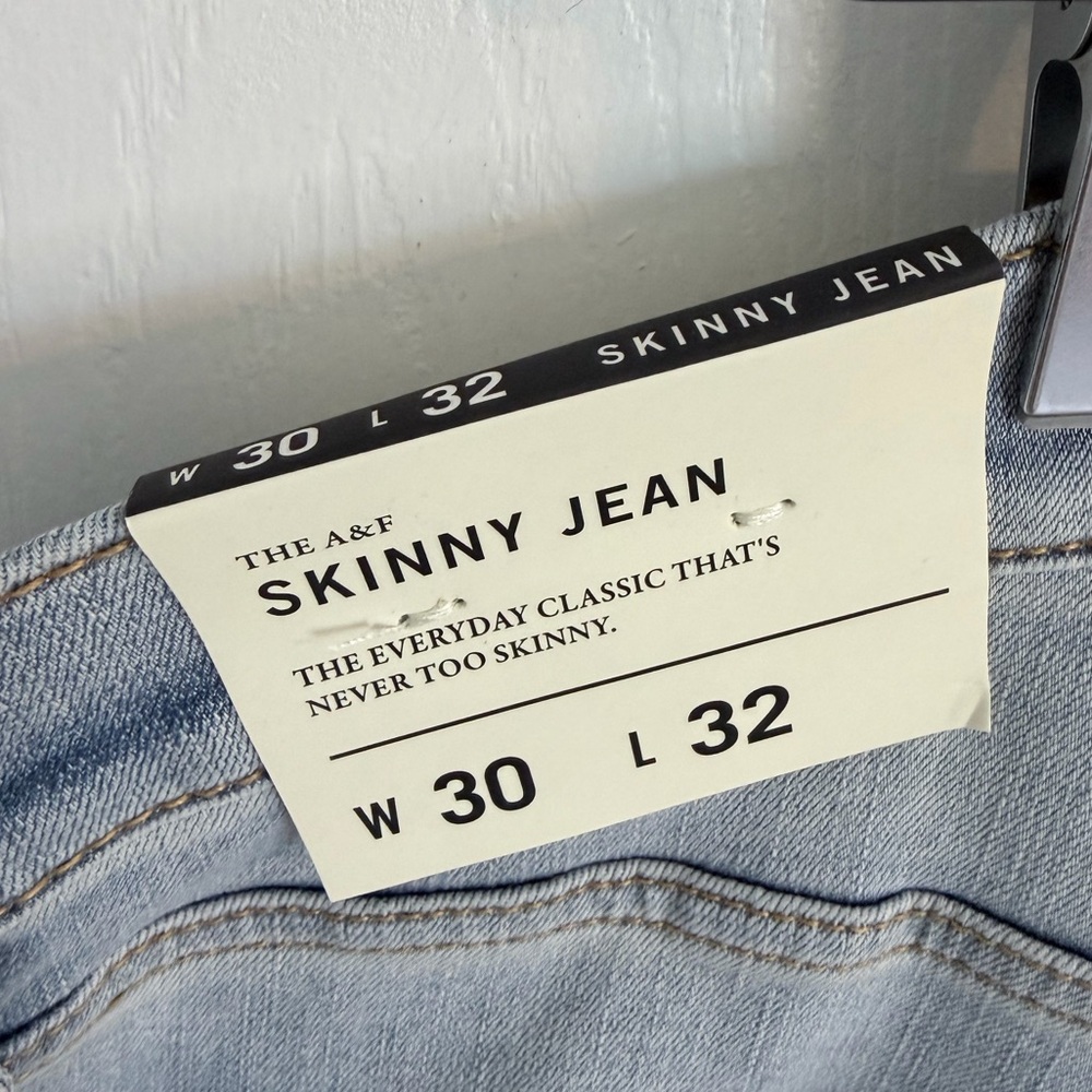 NWT Abercrombie & Fitch Men's Light Blue Distressed Jeans W30L32 - Picture 7 of 9